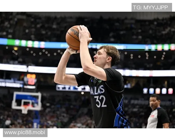 NBA常规赛，勇士126-116独行侠